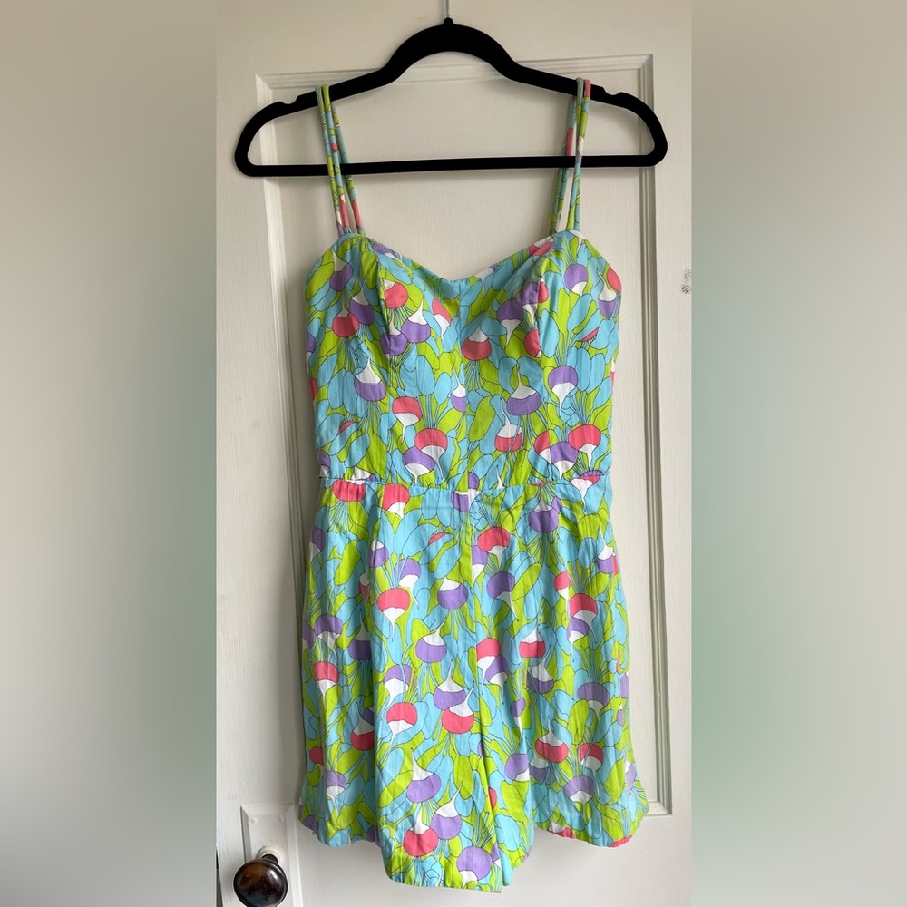 Adorable Vintage Bathing Suit/Romper/Jumpsuit. Pristine condition. 
✨ Radishes!✨